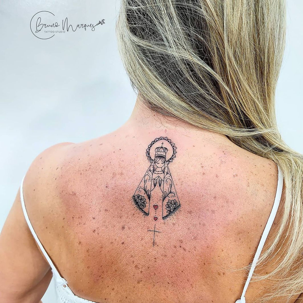 Tatuagem Nossa Senhora Aparecida nas costas