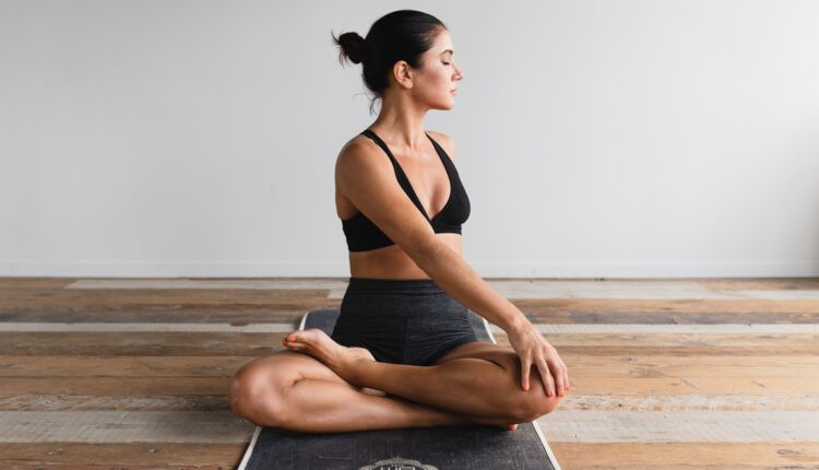 yoga para aliviar dores nas costas