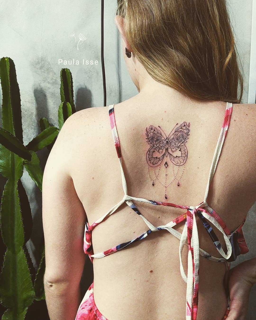tatuagem feminina nas costas 15