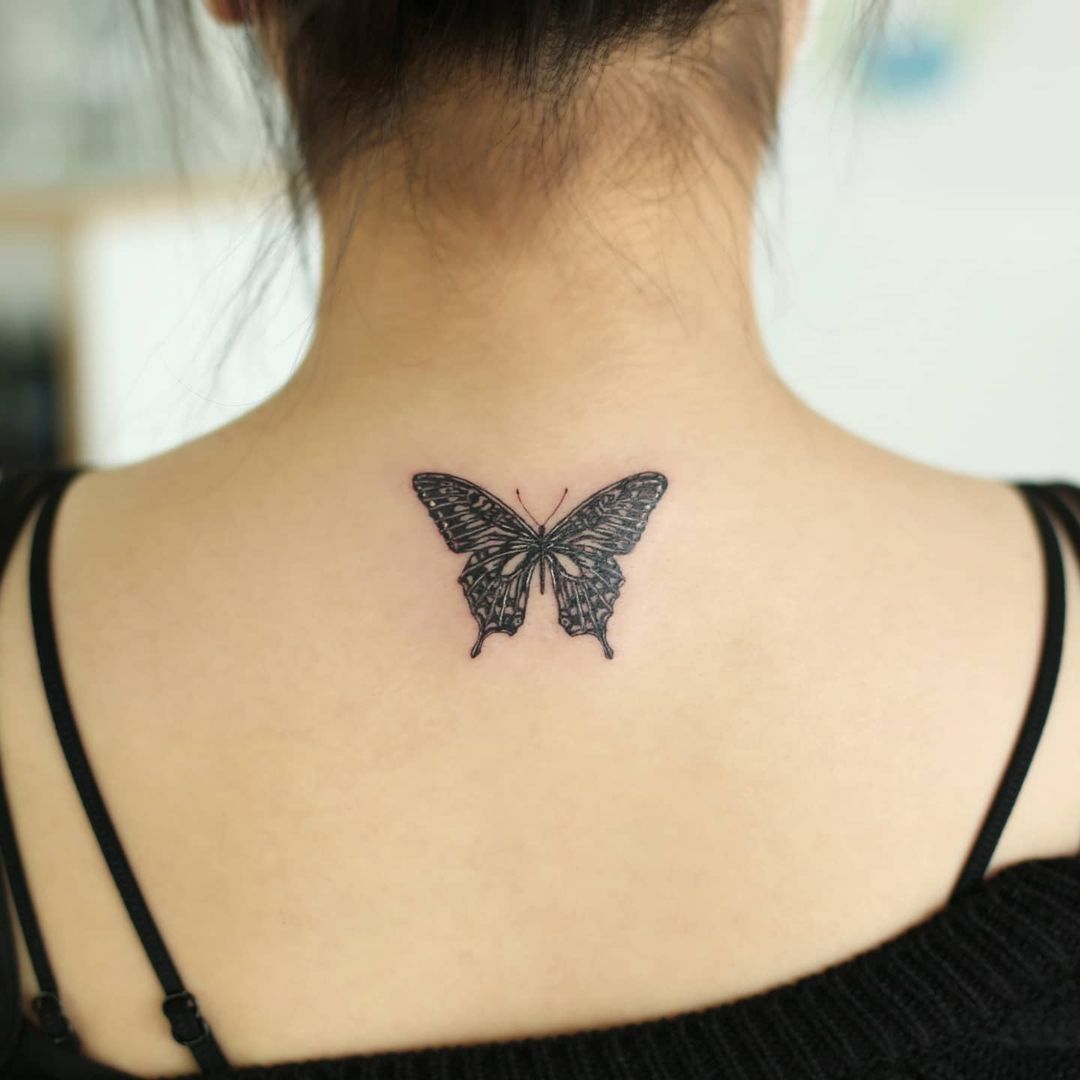 tatuagem feminina nas costas 17