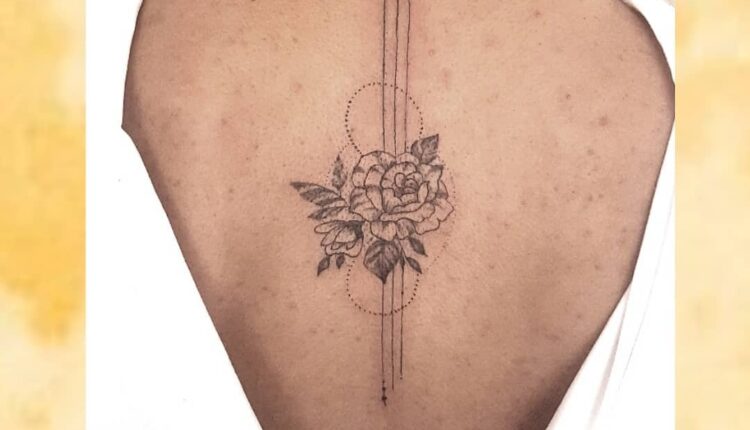 tatuagem feminina nas costas 25