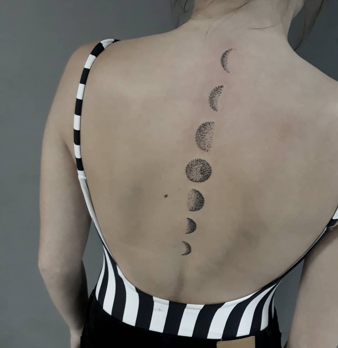 tatuagem feminina nas costas 26