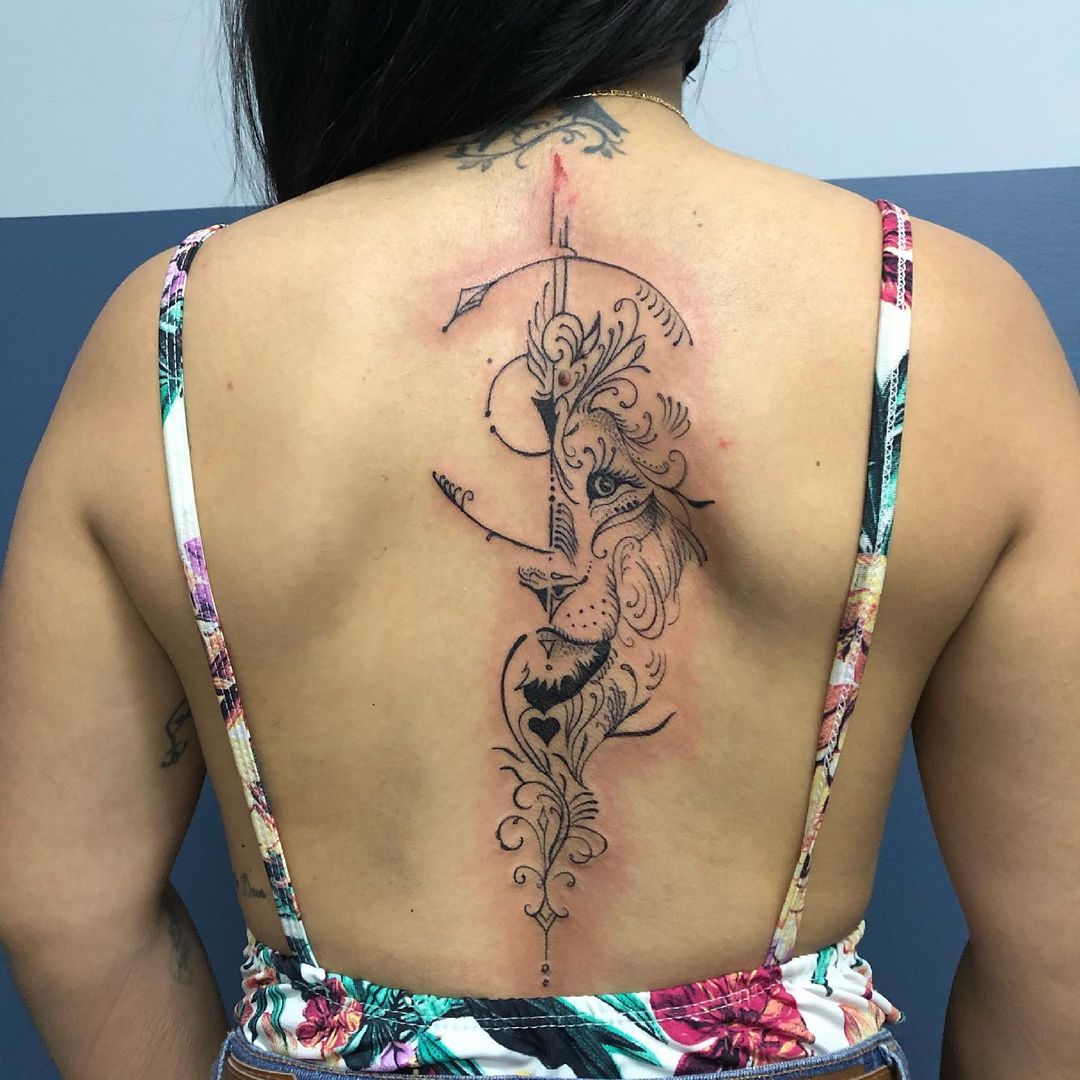 tatuagem feminina nas costas 34
