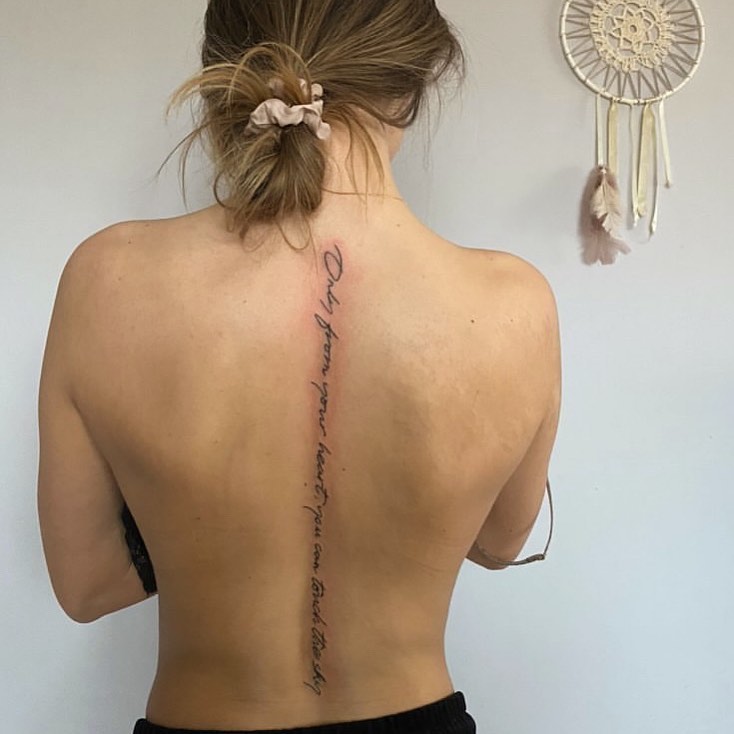 tatuagem feminina nas costas 9