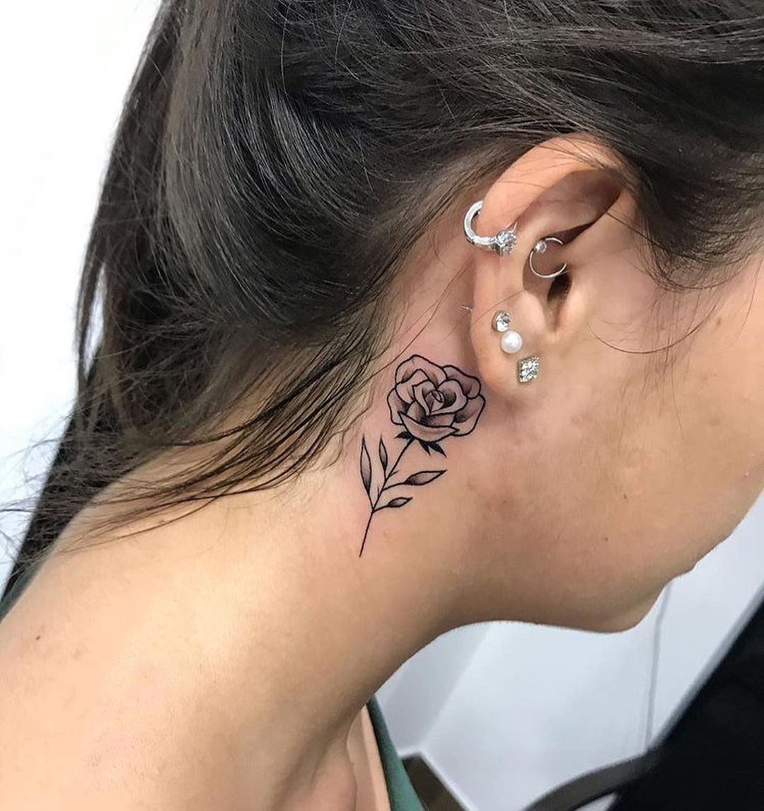 tatuagem no pescoço feminina 10