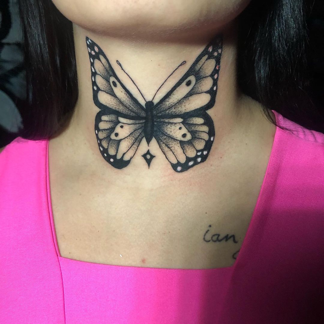 tatuagem no pescoço feminina 19