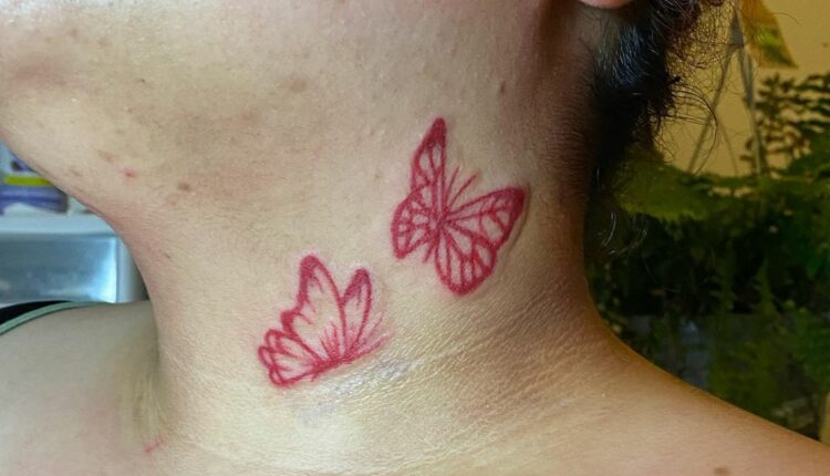 tatuagem no pescoço feminina 22