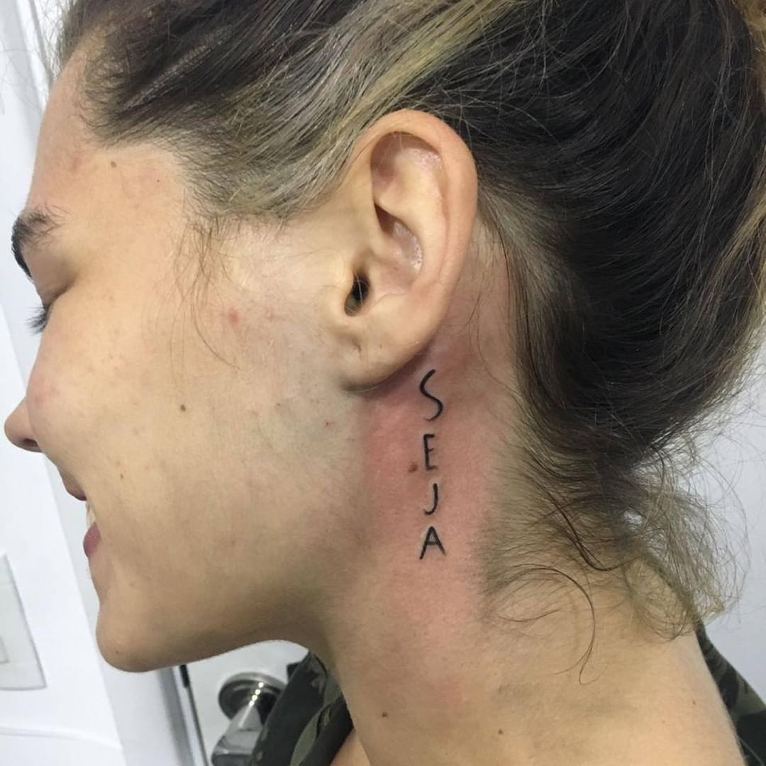 tatuagem no pescoço feminina 29