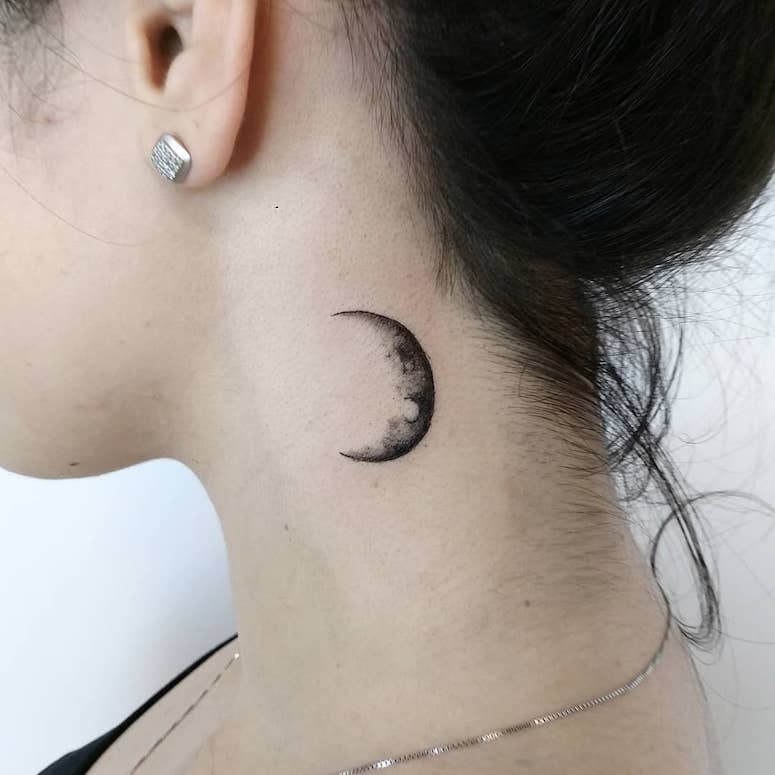 tatuagem no pescoço feminina 4