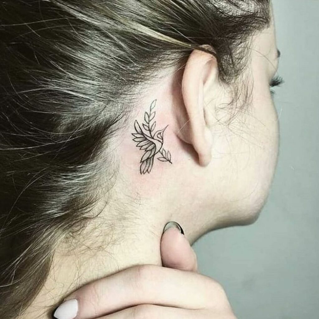 40 ideias lindíssimas de tatuagem feminina no pescoço
