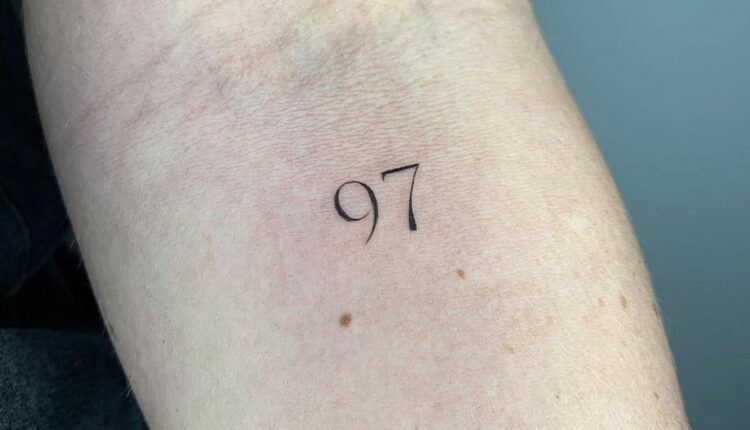 tatuagem de data 9