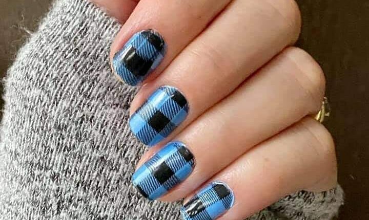 unhas com estampa xadrez 10