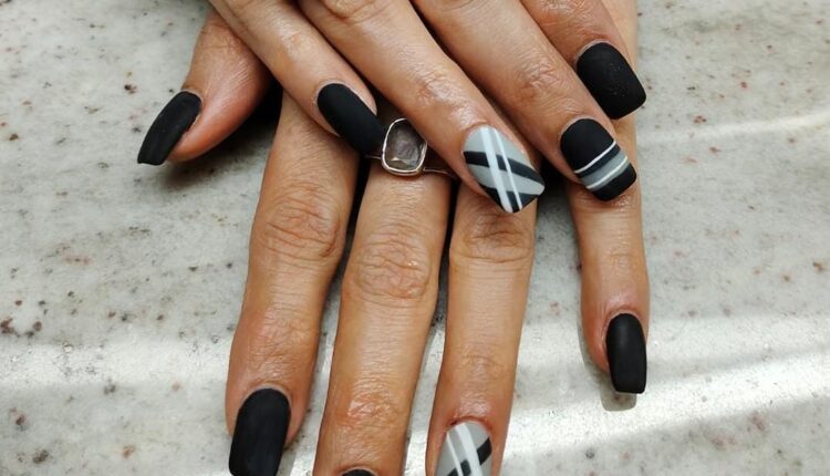 unhas com estampa xadrez 18