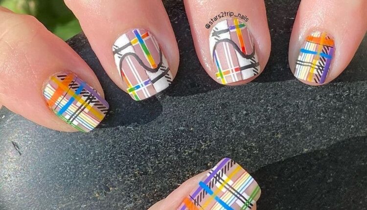 unhas com estampa xadrez 5