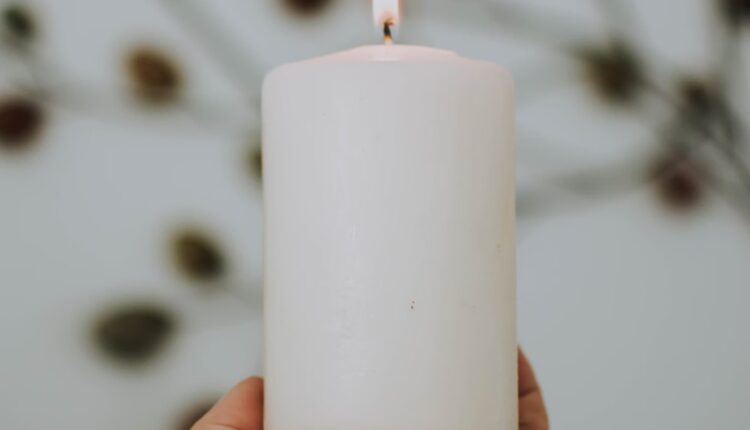 Simpatia simples da vela branca