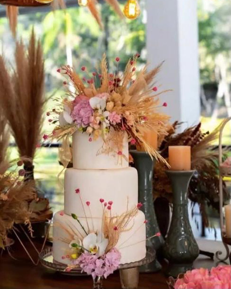 bolo de casamento com flores 14
