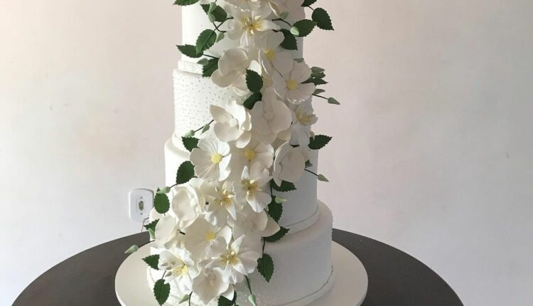 bolo de casamento com flores 16
